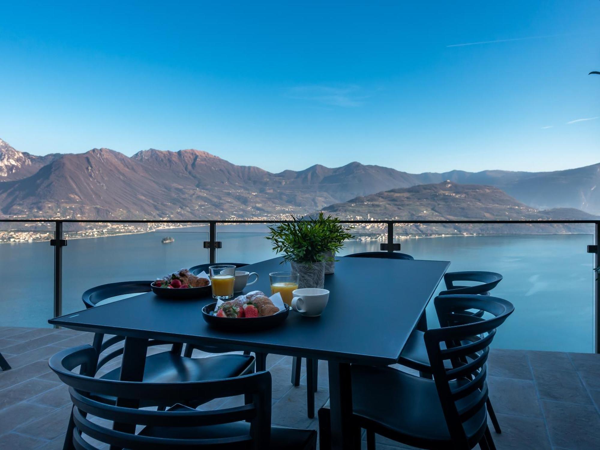 Mia Isola With Lake View, Garden And Swimming Pool Parzanica Exteriör bild