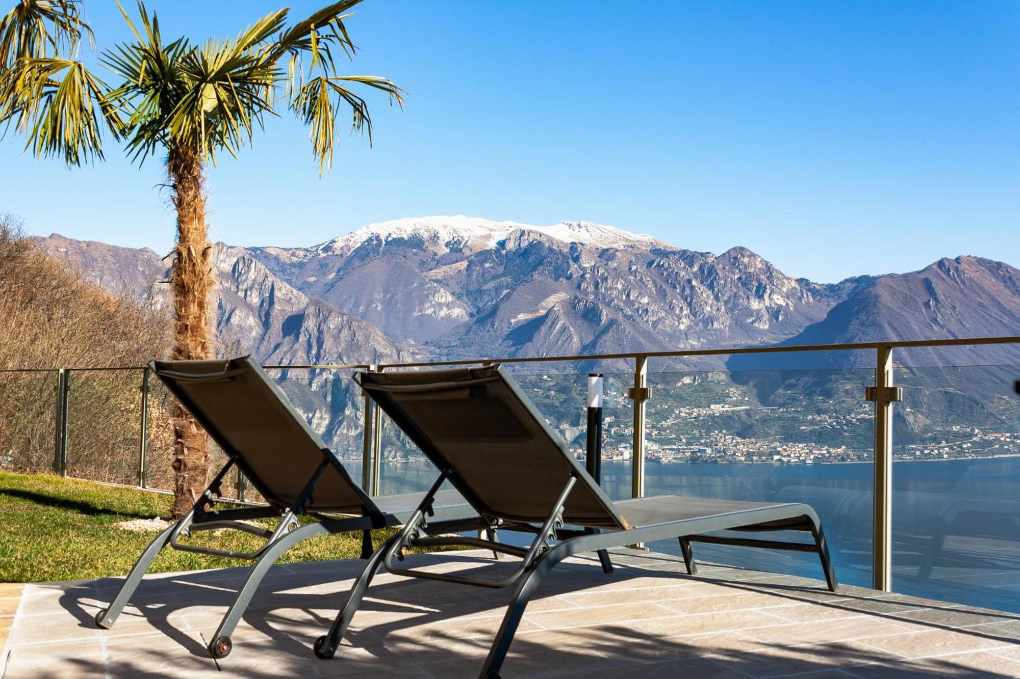 Mia Isola With Lake View, Garden And Swimming Pool Parzanica Exteriör bild