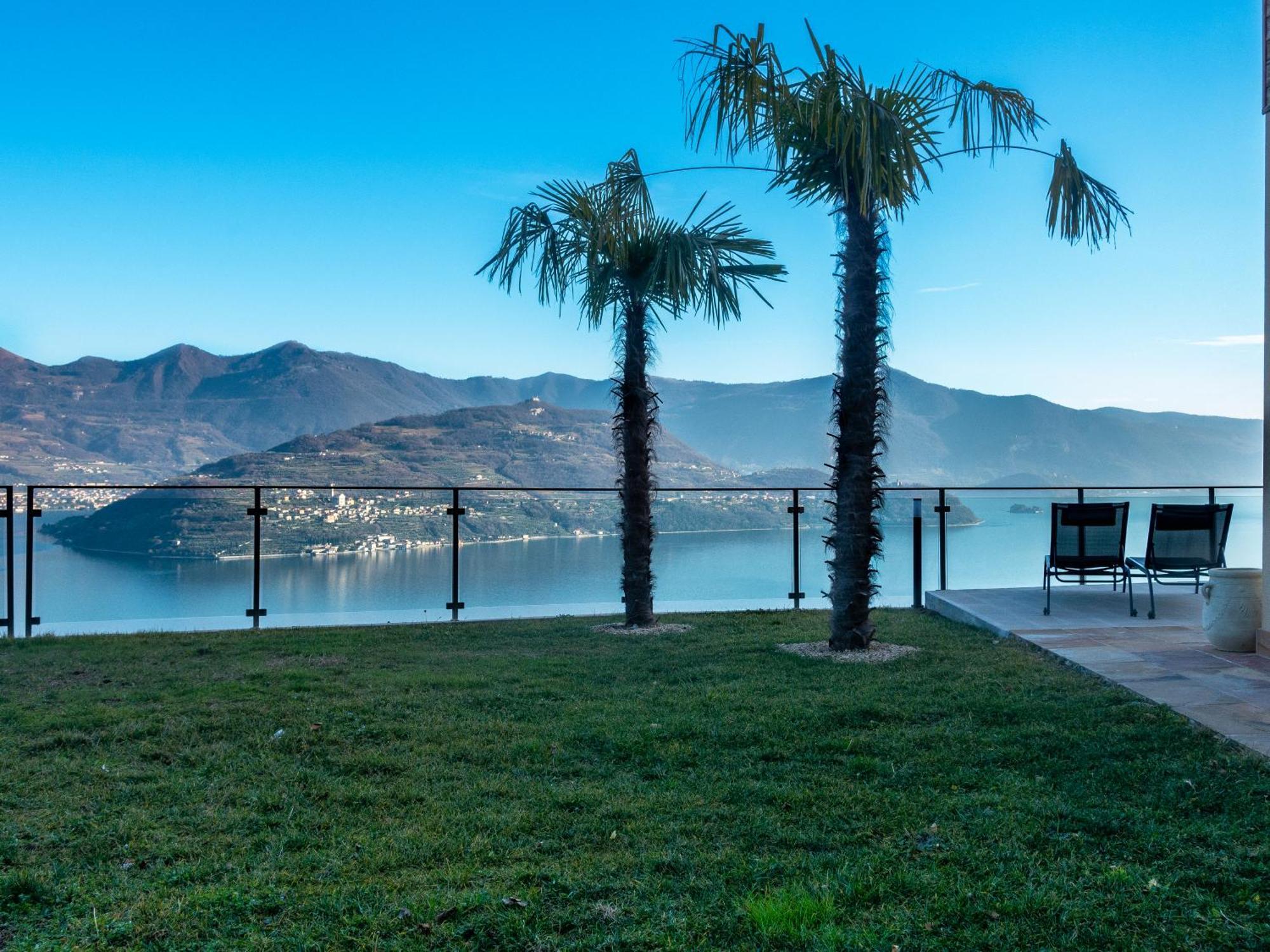Mia Isola With Lake View, Garden And Swimming Pool Parzanica Exteriör bild