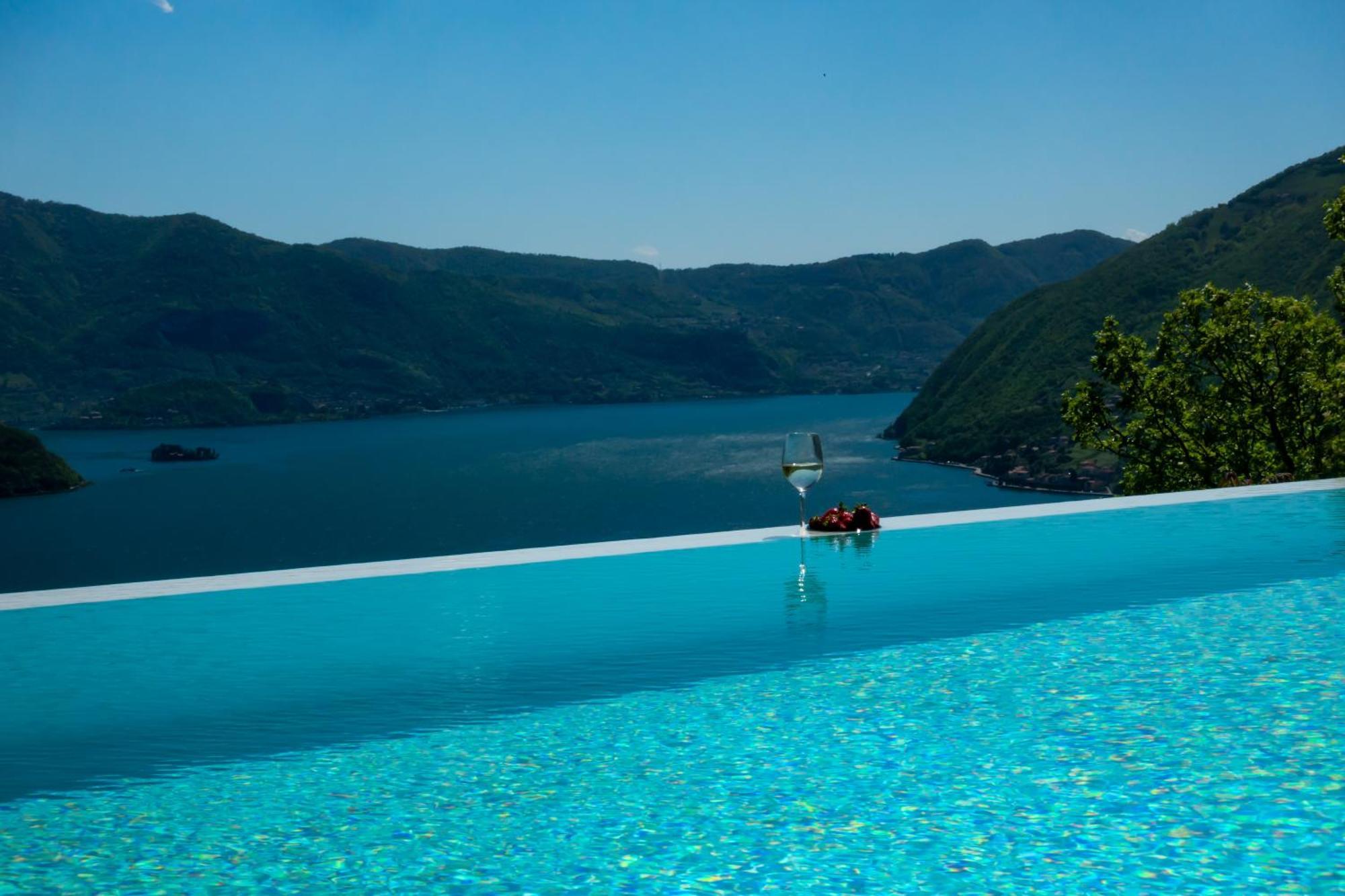 Mia Isola With Lake View, Garden And Swimming Pool Parzanica Exteriör bild