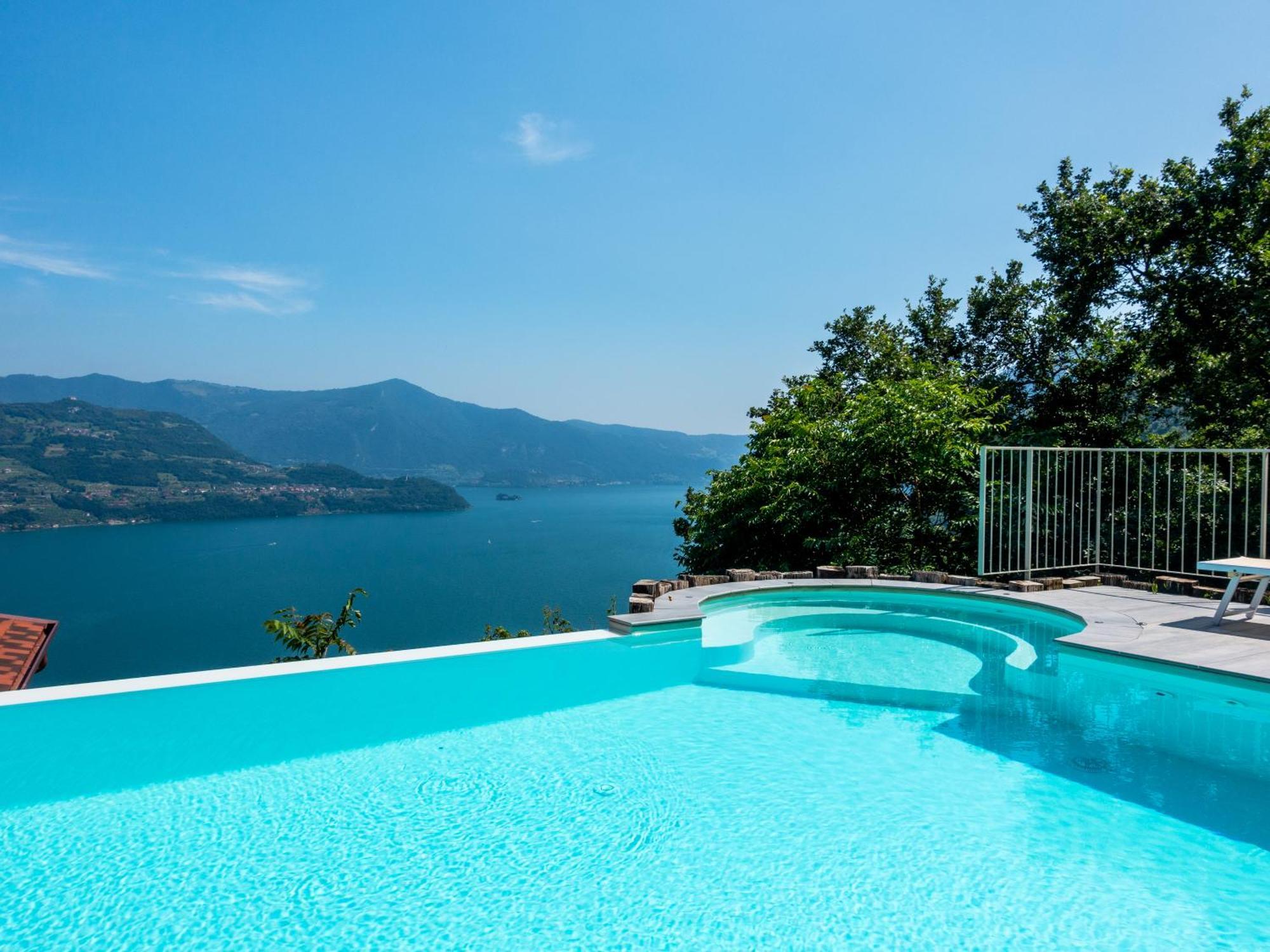 Mia Isola With Lake View, Garden And Swimming Pool Parzanica Exteriör bild